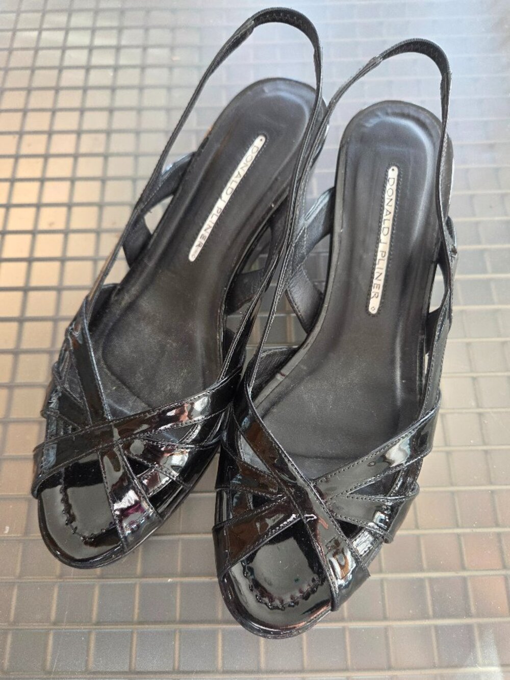 Donald J Pliner black patent leather strappy slingback sandals Womens 8